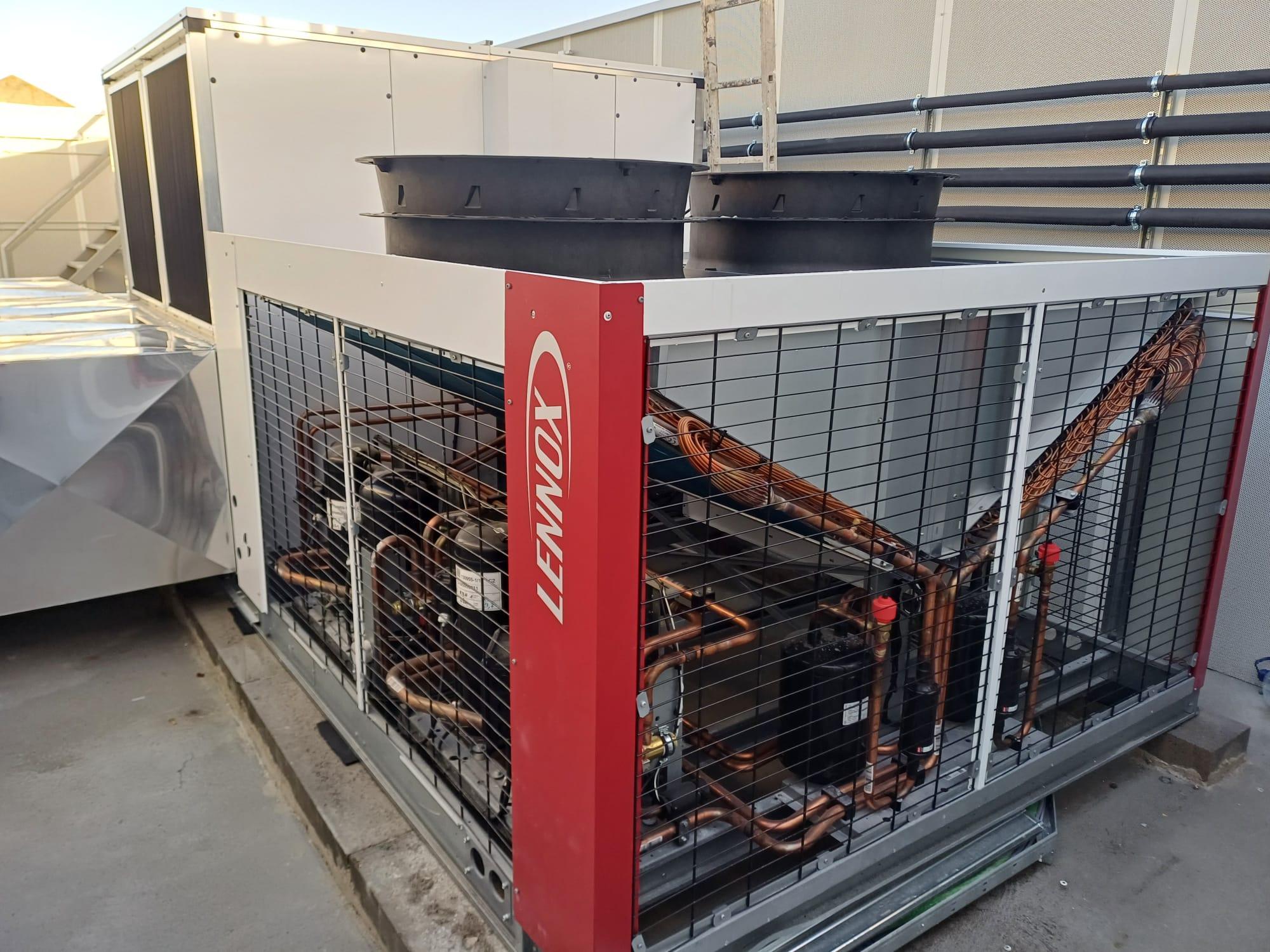 Platzsparende Rooftop-HLK-Lösung für den Continente-Supermarkt in Bucelas